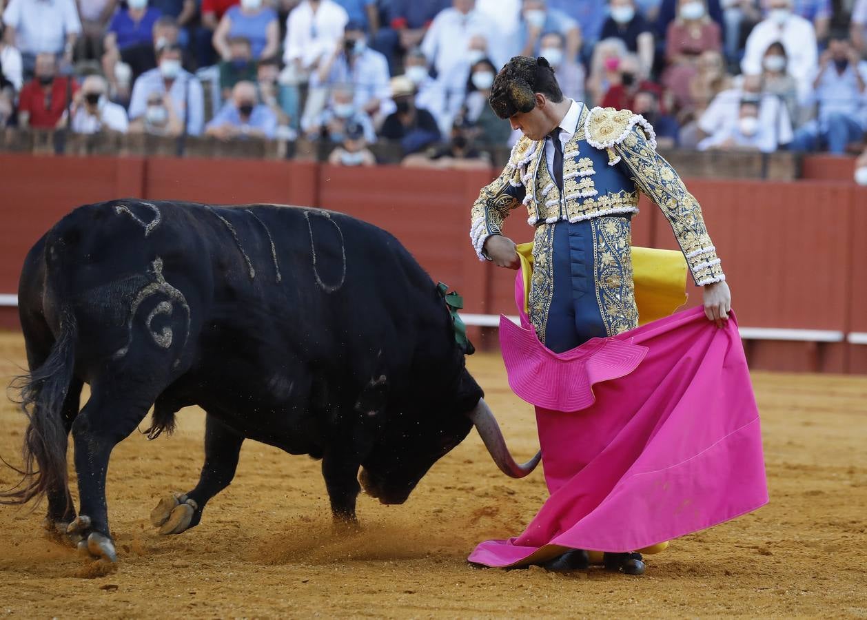 Daniel Luque, de azul y oro en la Maestranza