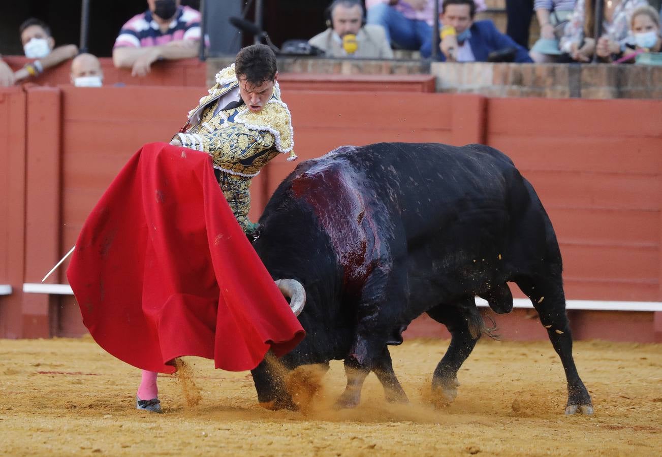 Daniel Luque, de azul y oro en la Maestranza