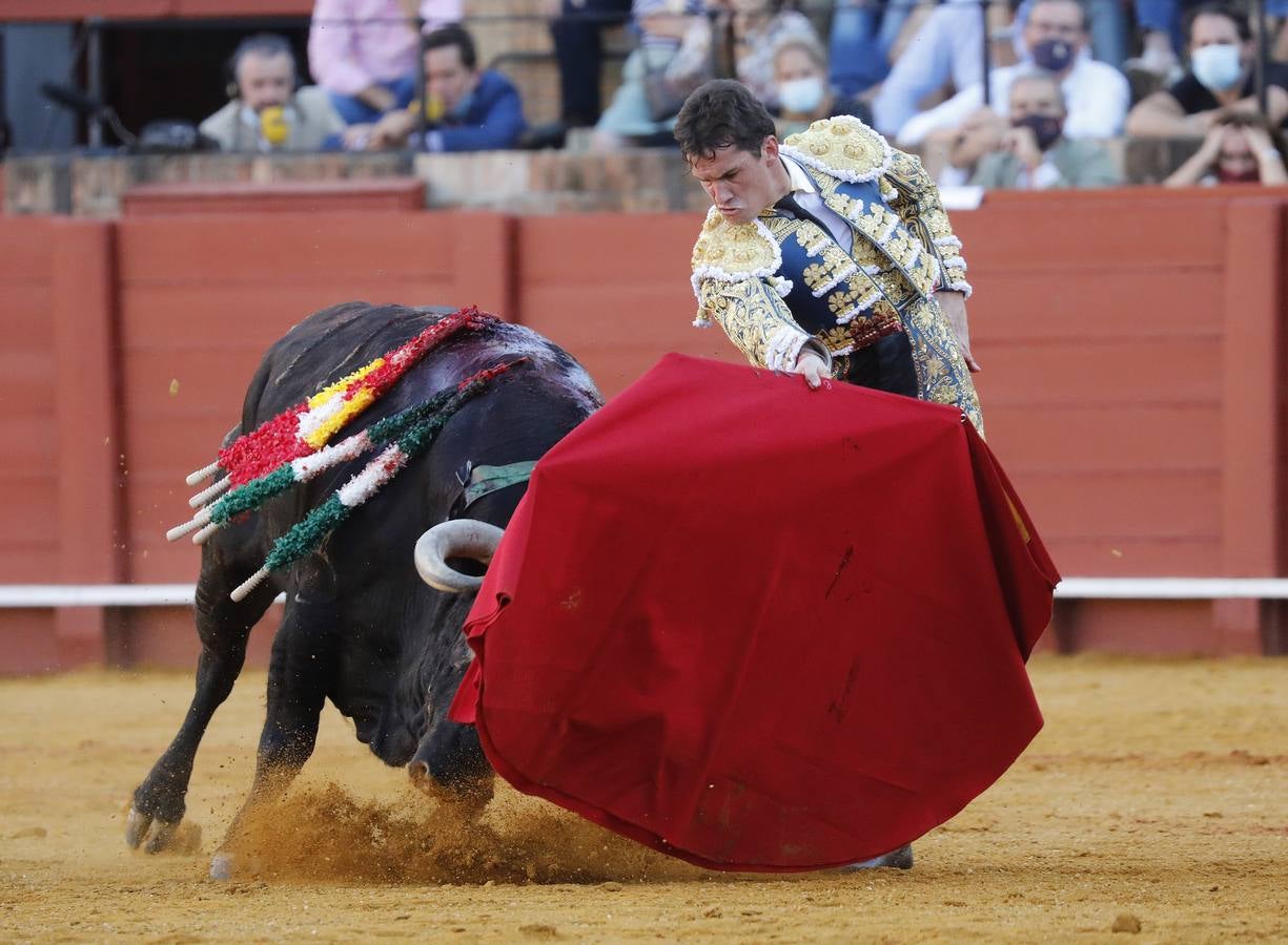 Daniel Luque, de azul y oro en la Maestranza