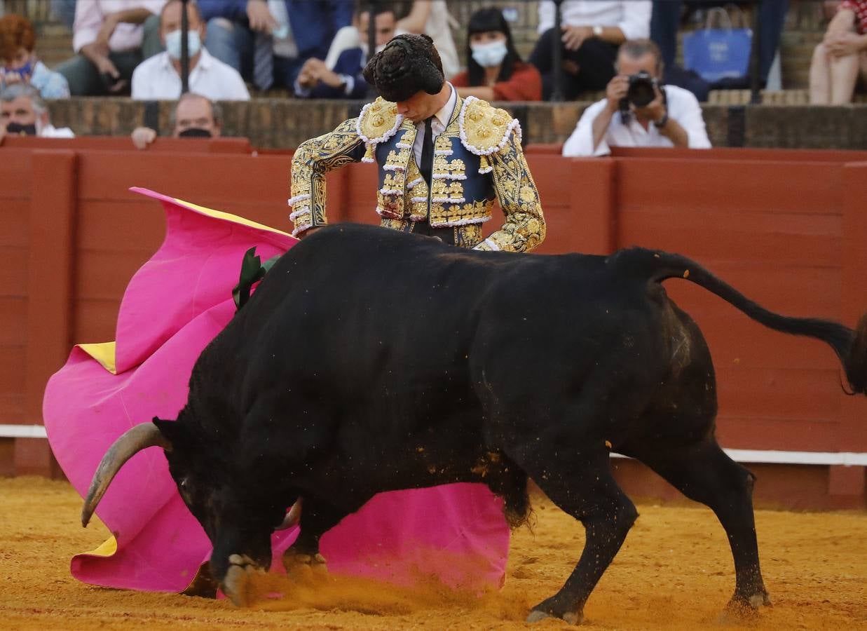 Daniel Luque, de azul y oro en la Maestranza