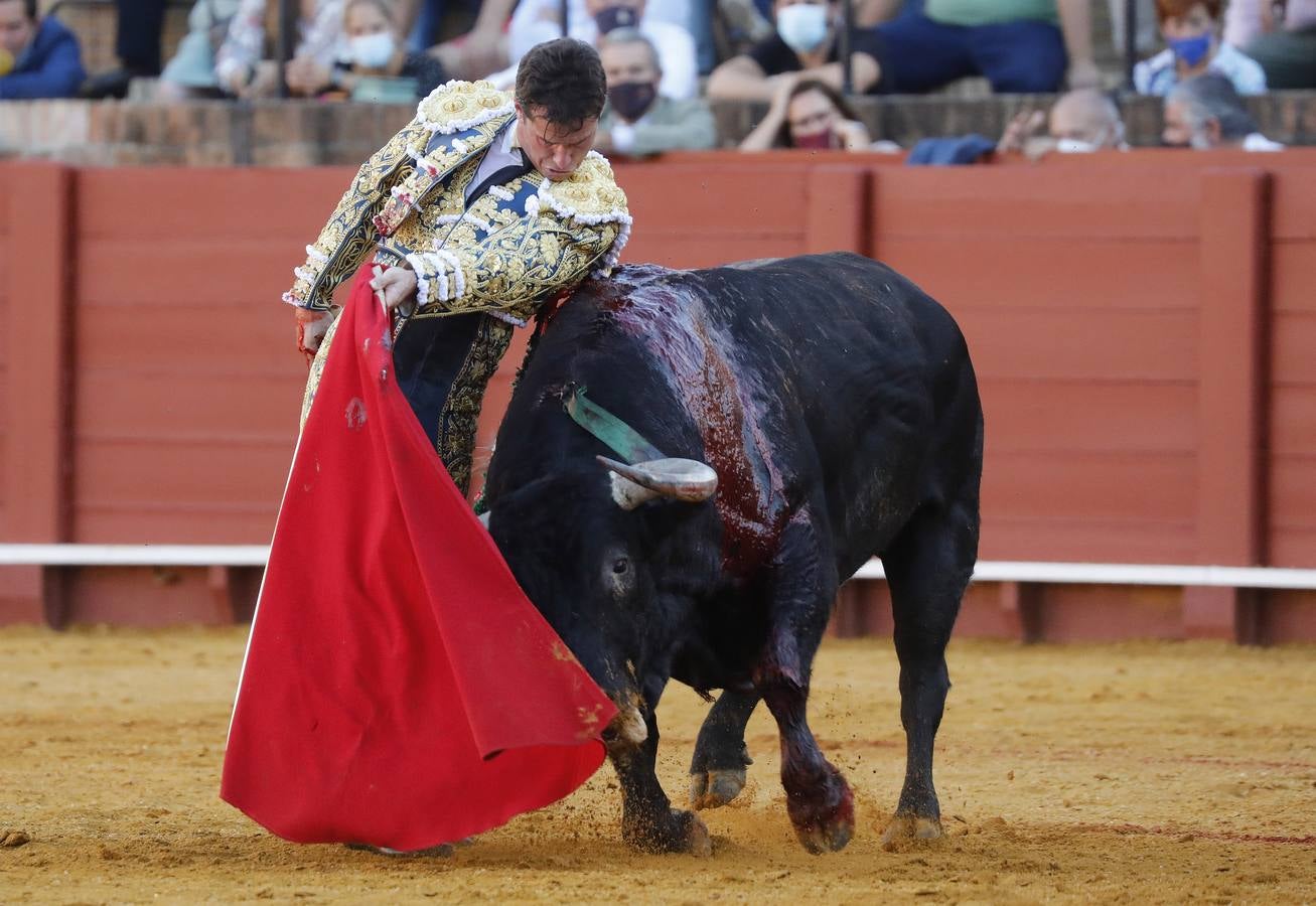 Daniel Luque, de azul y oro en la Maestranza