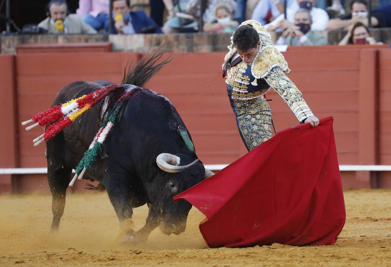 Daniel Luque, de azul y oro en la Maestranza