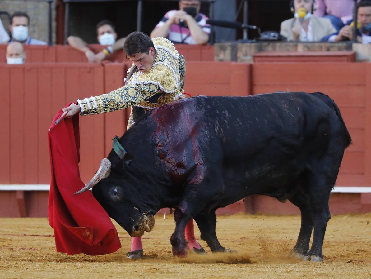 Daniel Luque, de azul y oro en la Maestranza