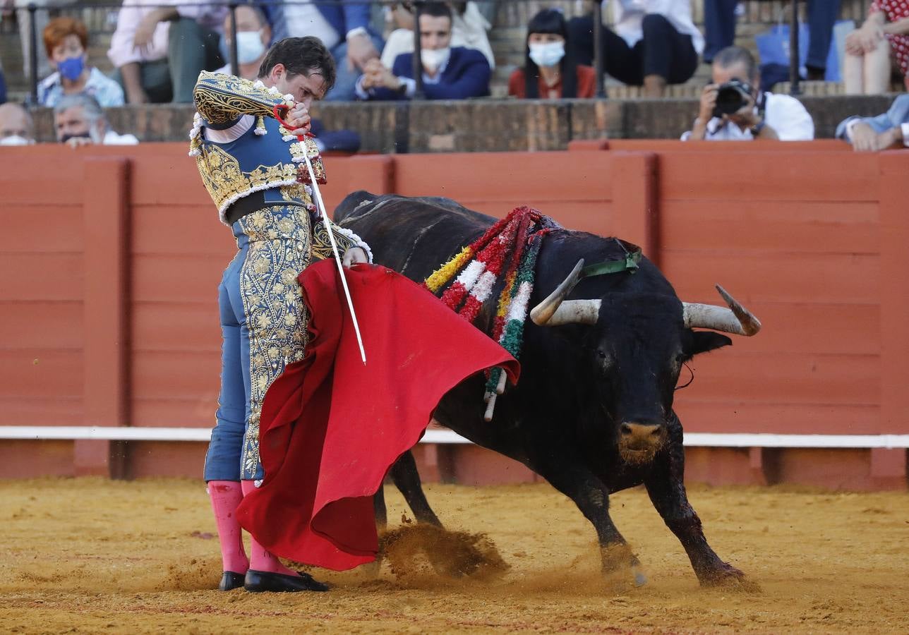 Daniel Luque, de azul y oro en la Maestranza