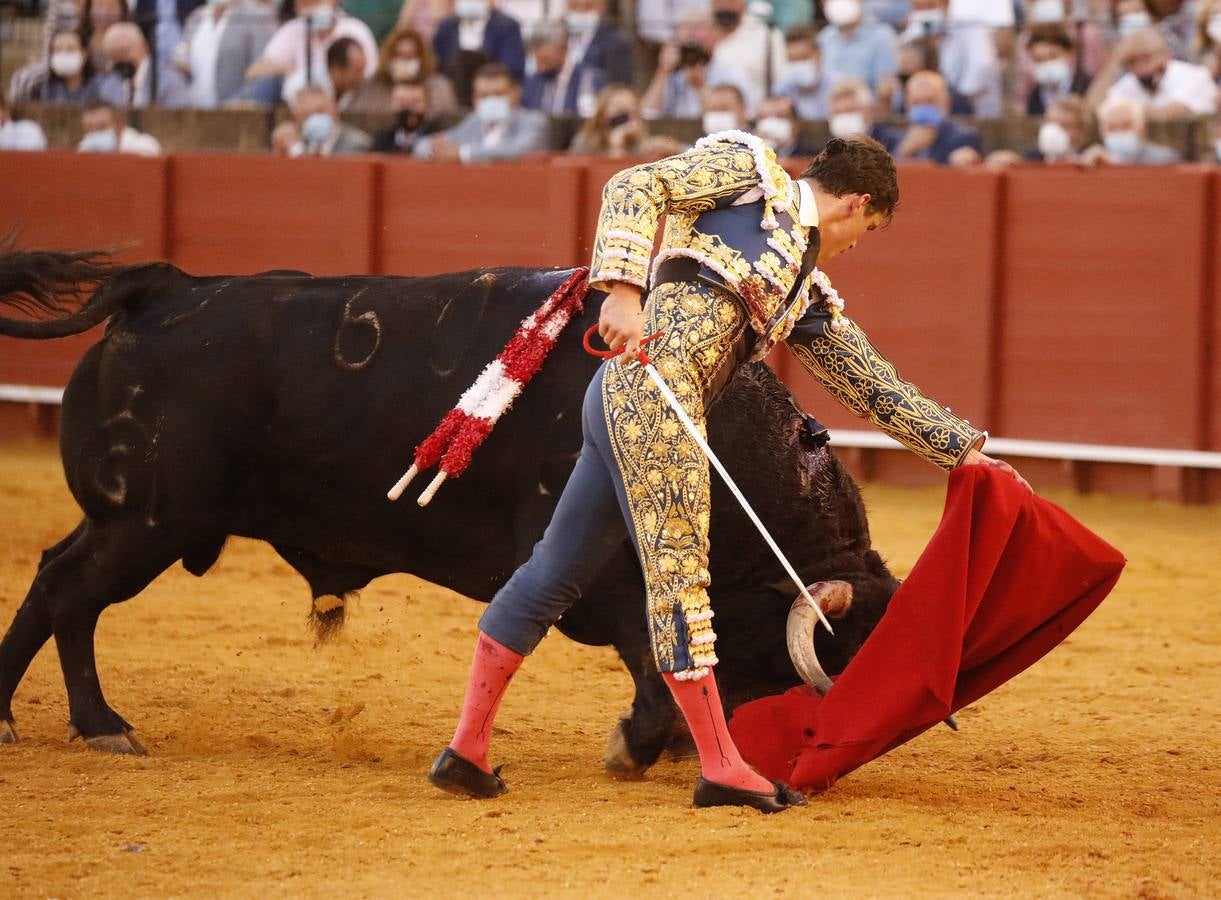 Daniel Luque, de azul y oro en la Maestranza