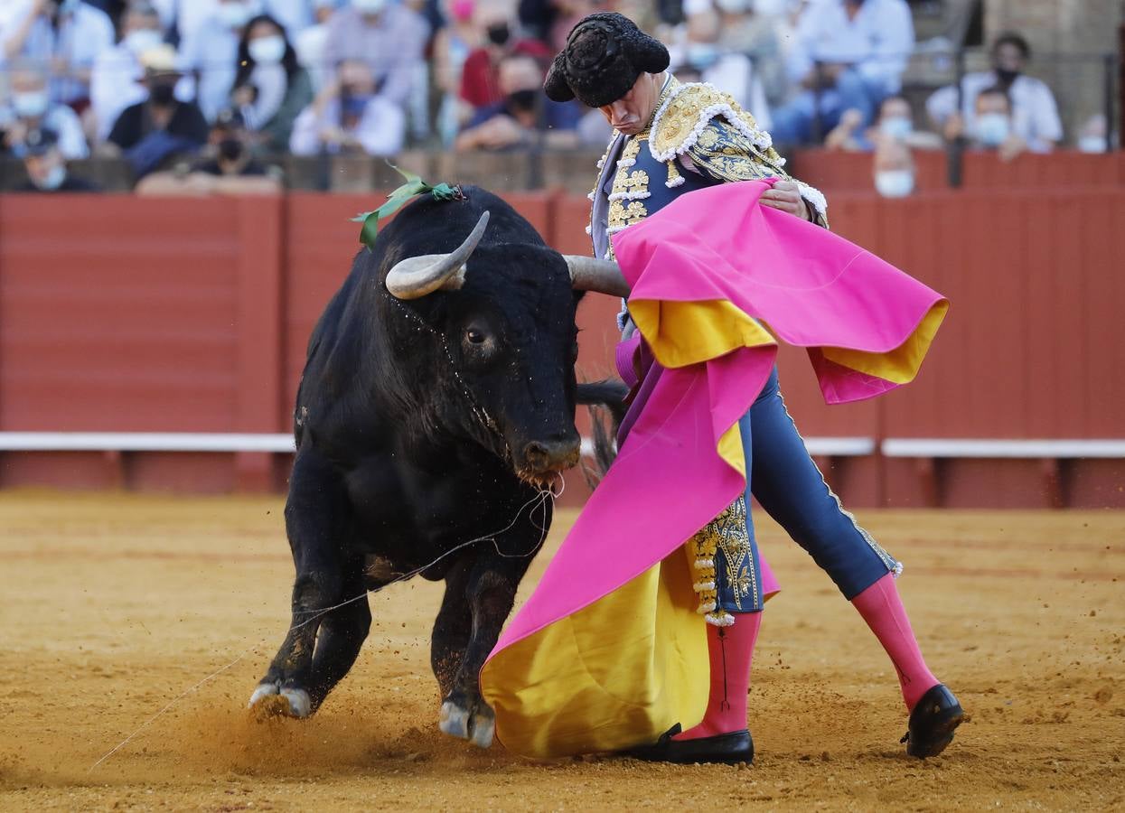 Daniel Luque, de azul y oro en la Maestranza