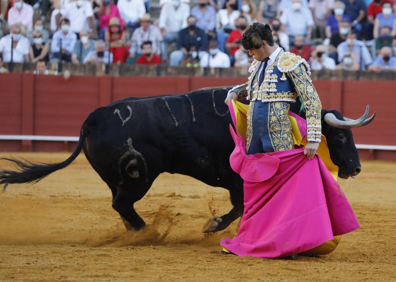 Daniel Luque, de azul y oro en la Maestranza