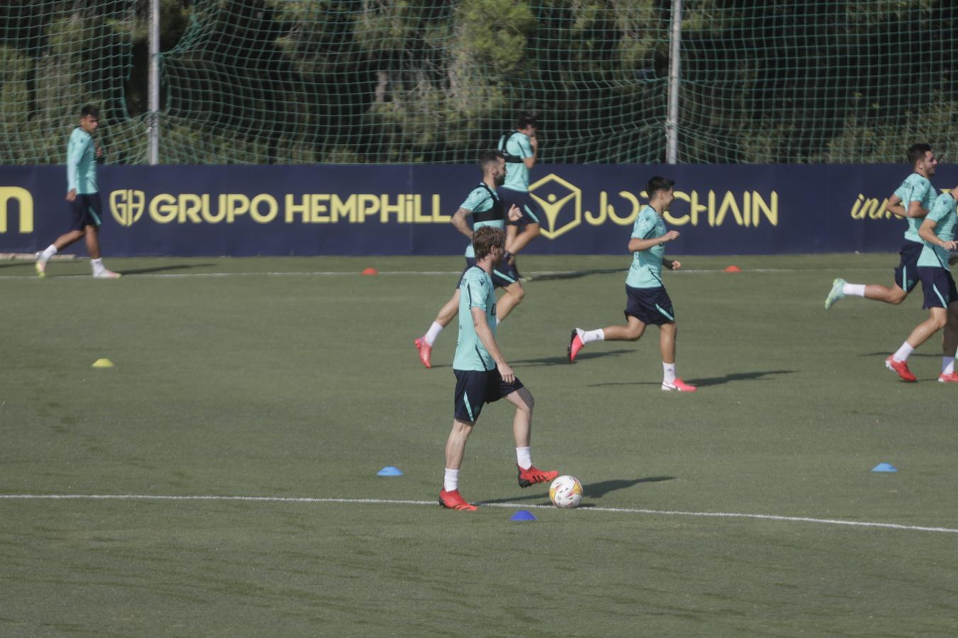 FOTOS: El Cádiz trabaja con la mente puesta en el Valencia