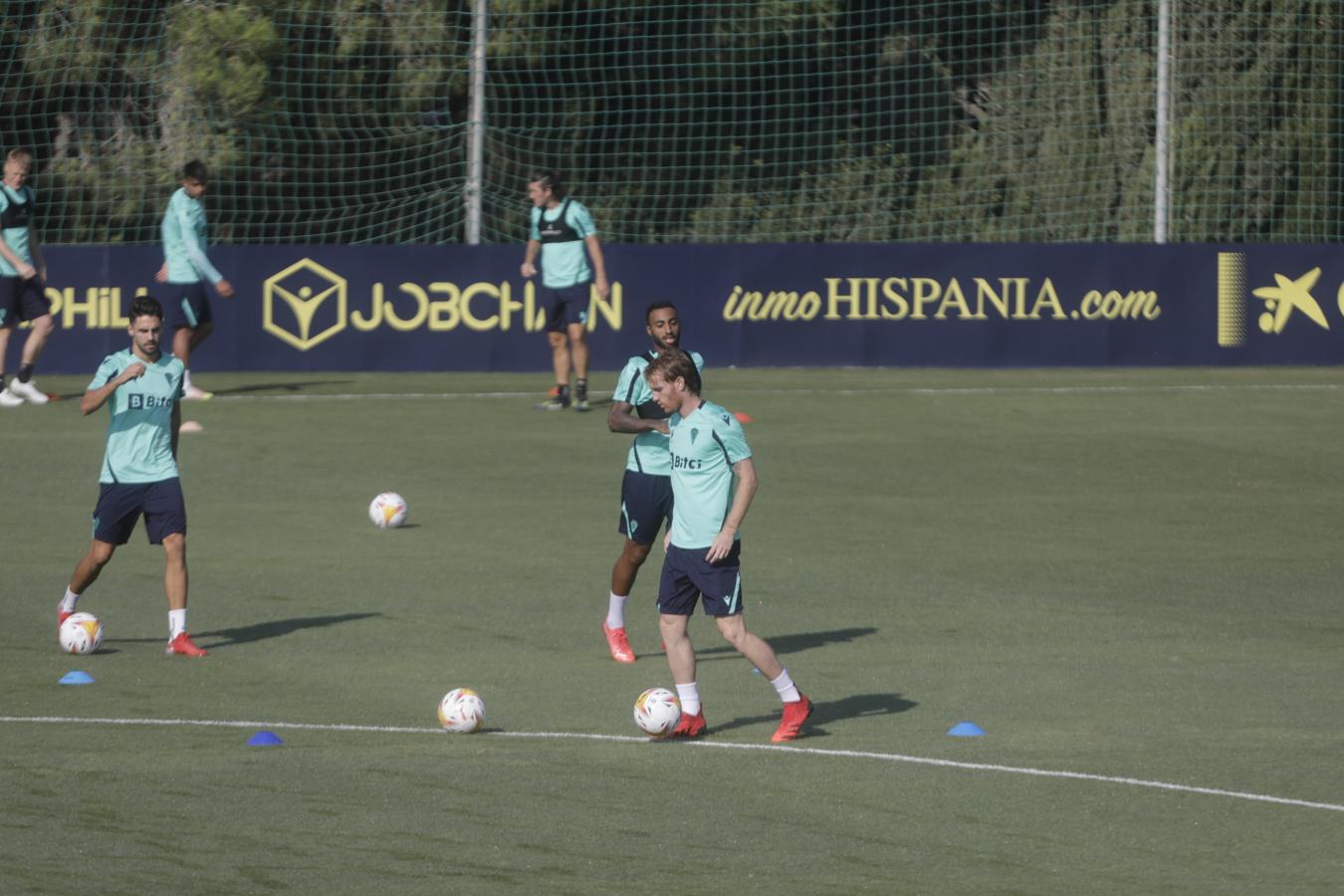 FOTOS: El Cádiz trabaja con la mente puesta en el Valencia