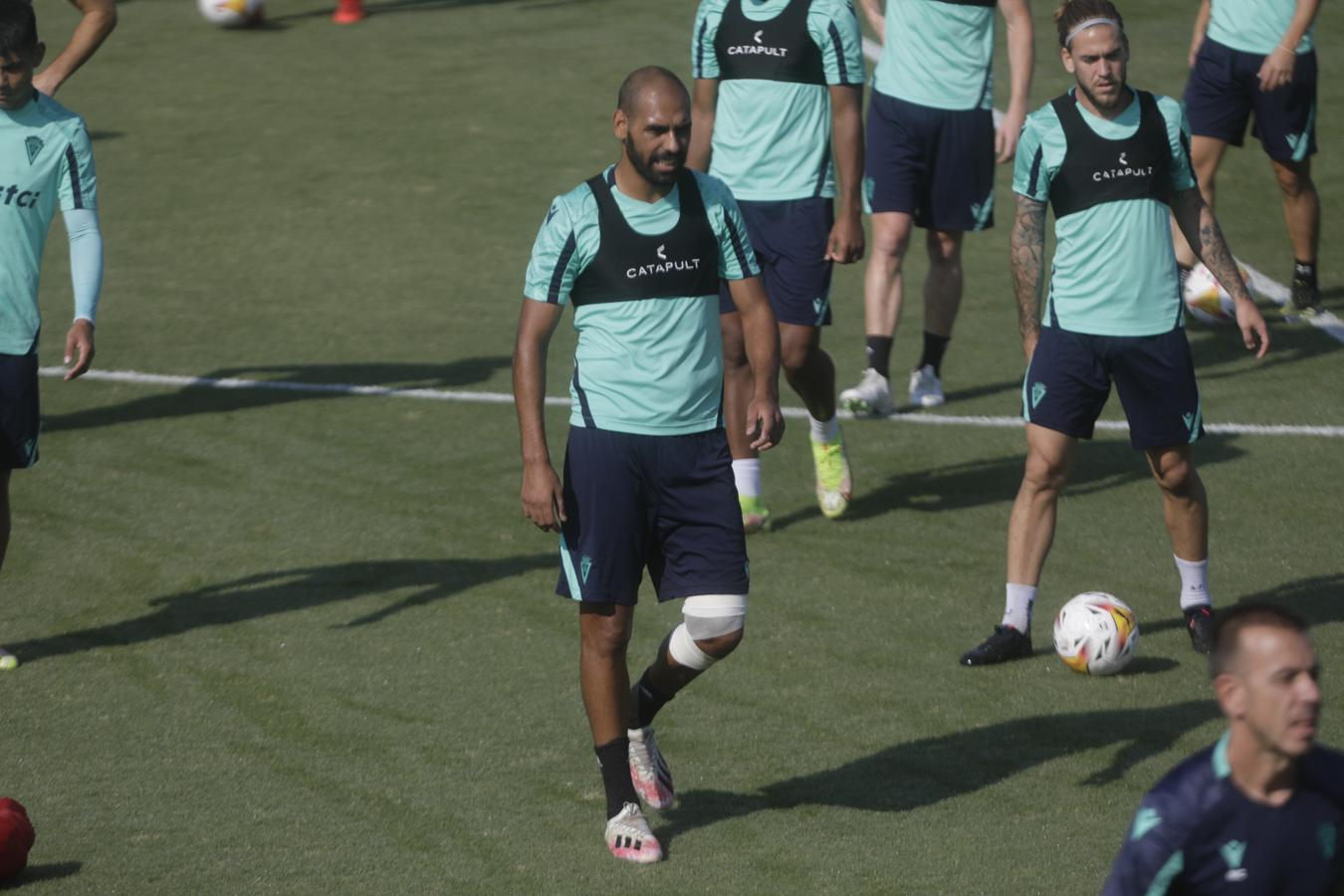 FOTOS: El Cádiz trabaja con la mente puesta en el Valencia