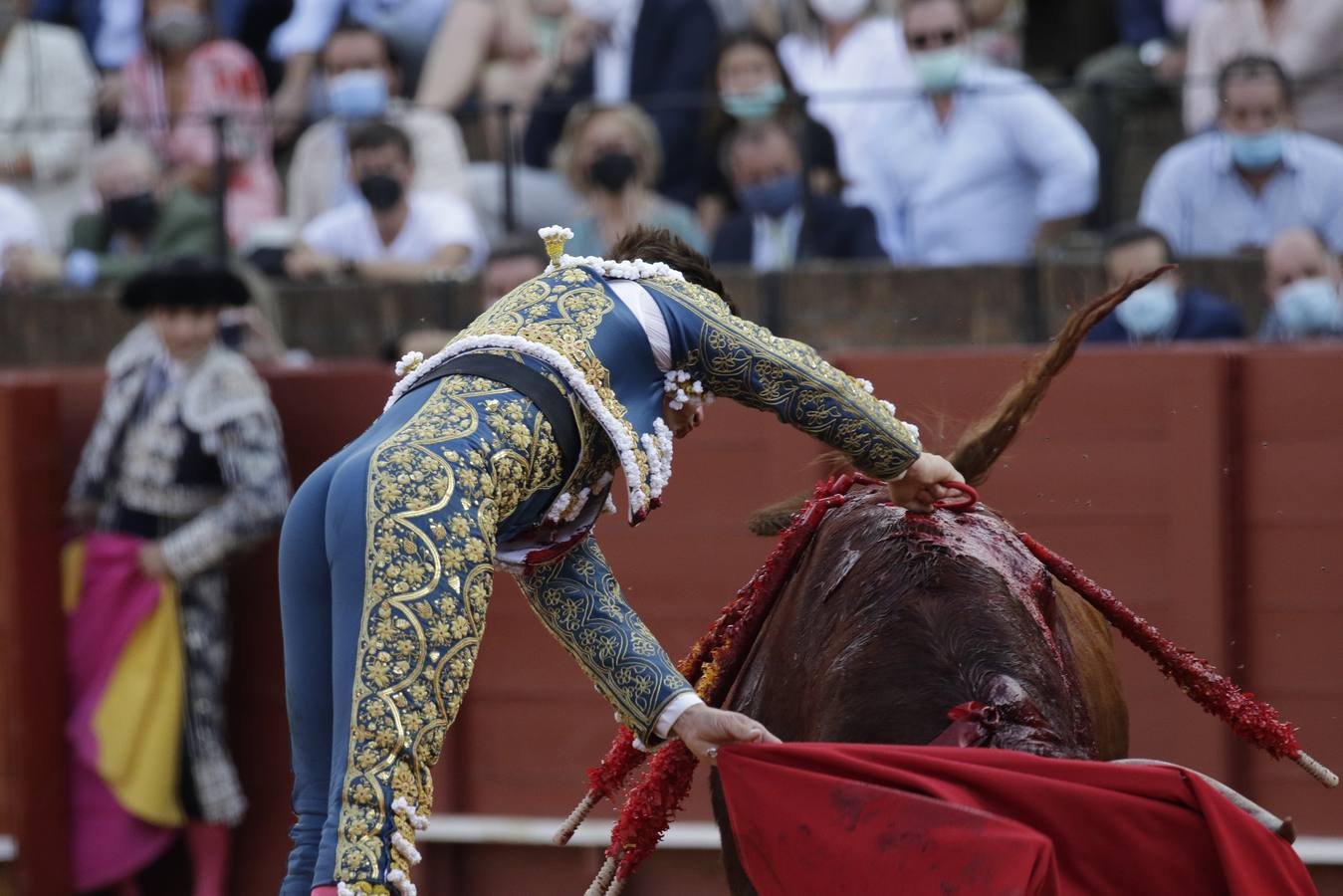 Julián López, 'El Juli', de azul y oro en la Maestranza