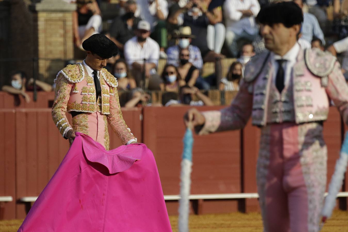 Paco Ureña, de rosa y oro en la Maestranza