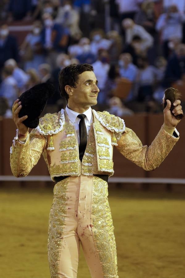 Paco Ureña, de rosa y oro en la Maestranza