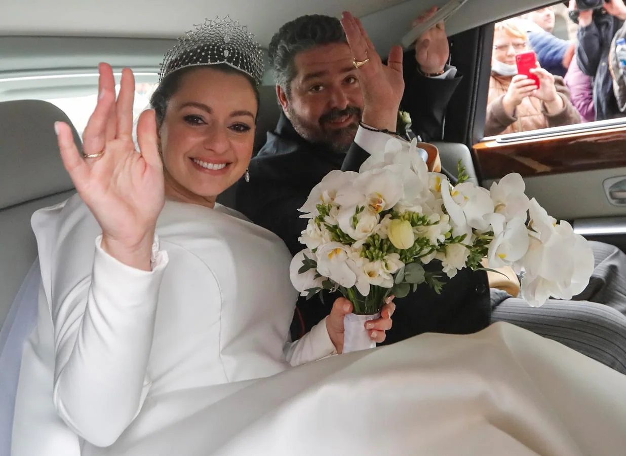 Las imágenes de la boda de cuento de Jorge Romanov y Rebecca Bettarini