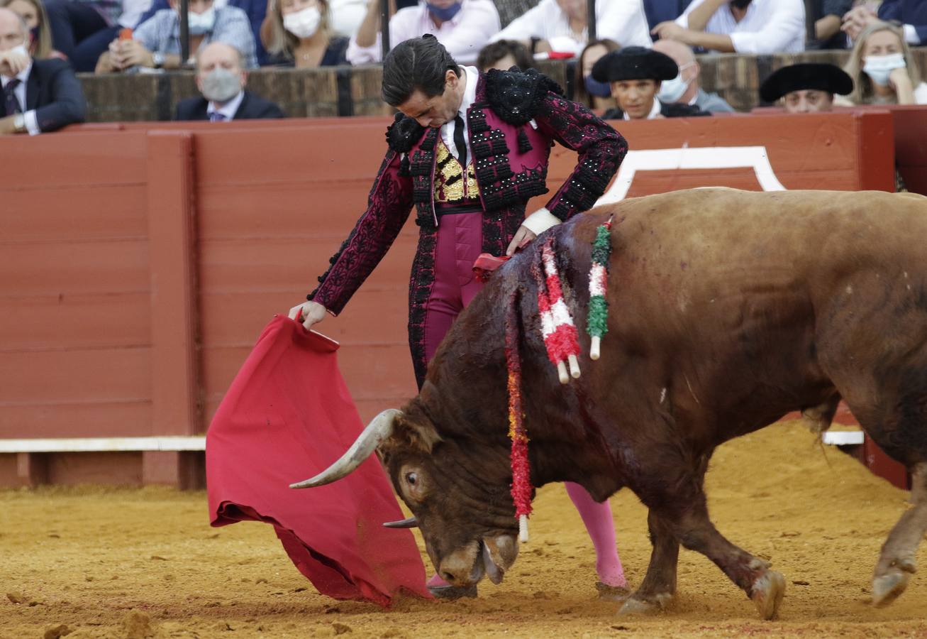 Juan Ortega, de rioja y azabache en la Maestranza