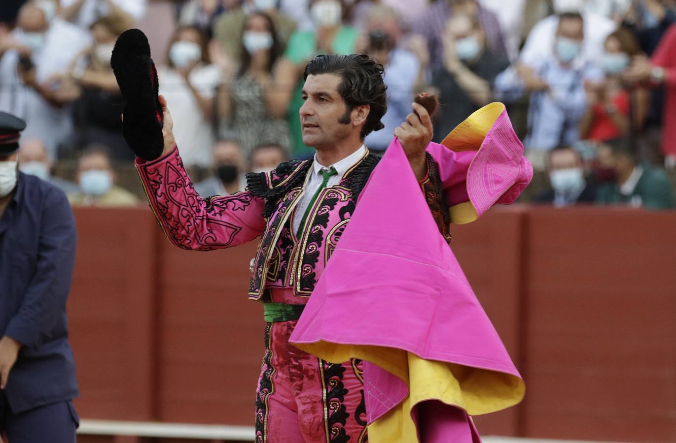 Morante de la Puebla, de rosa y azabache en la Maestranza