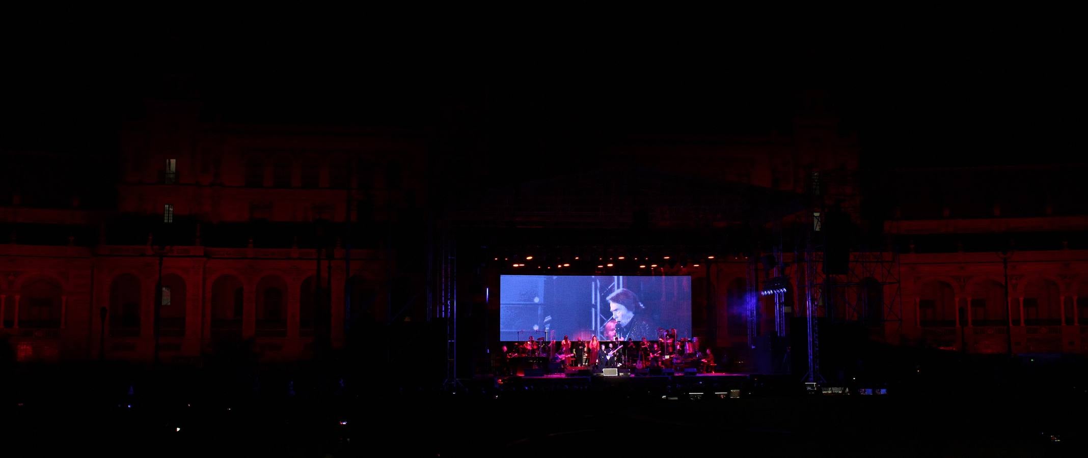 En imágenes, el concierto de Raphael en la Plaza de España