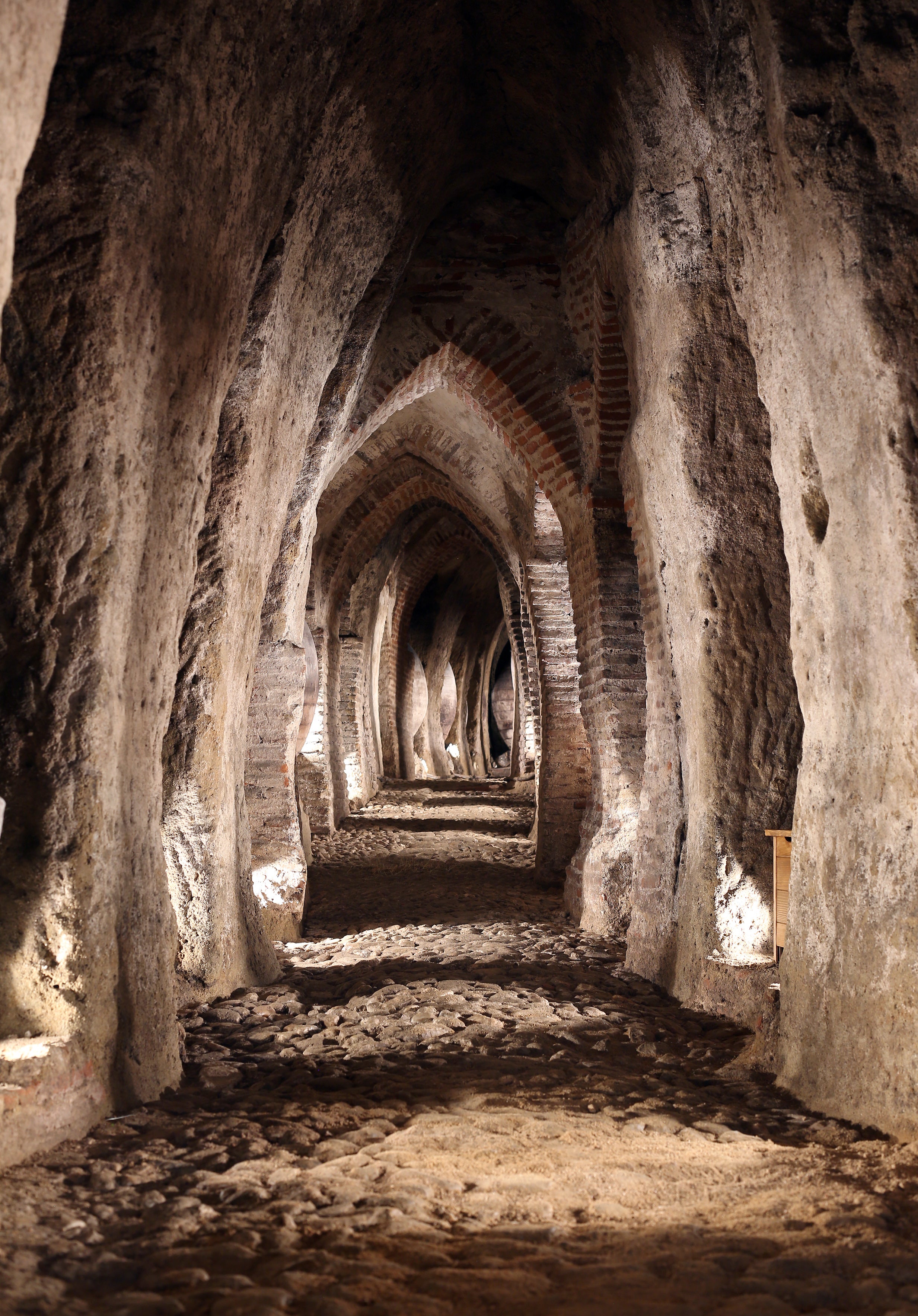 Las cuevas del Castillejo, en imágenes