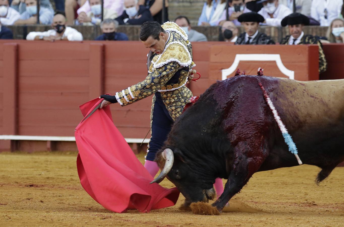 José Mª Manzanares, de azul marino y oro en la Maestrasnza