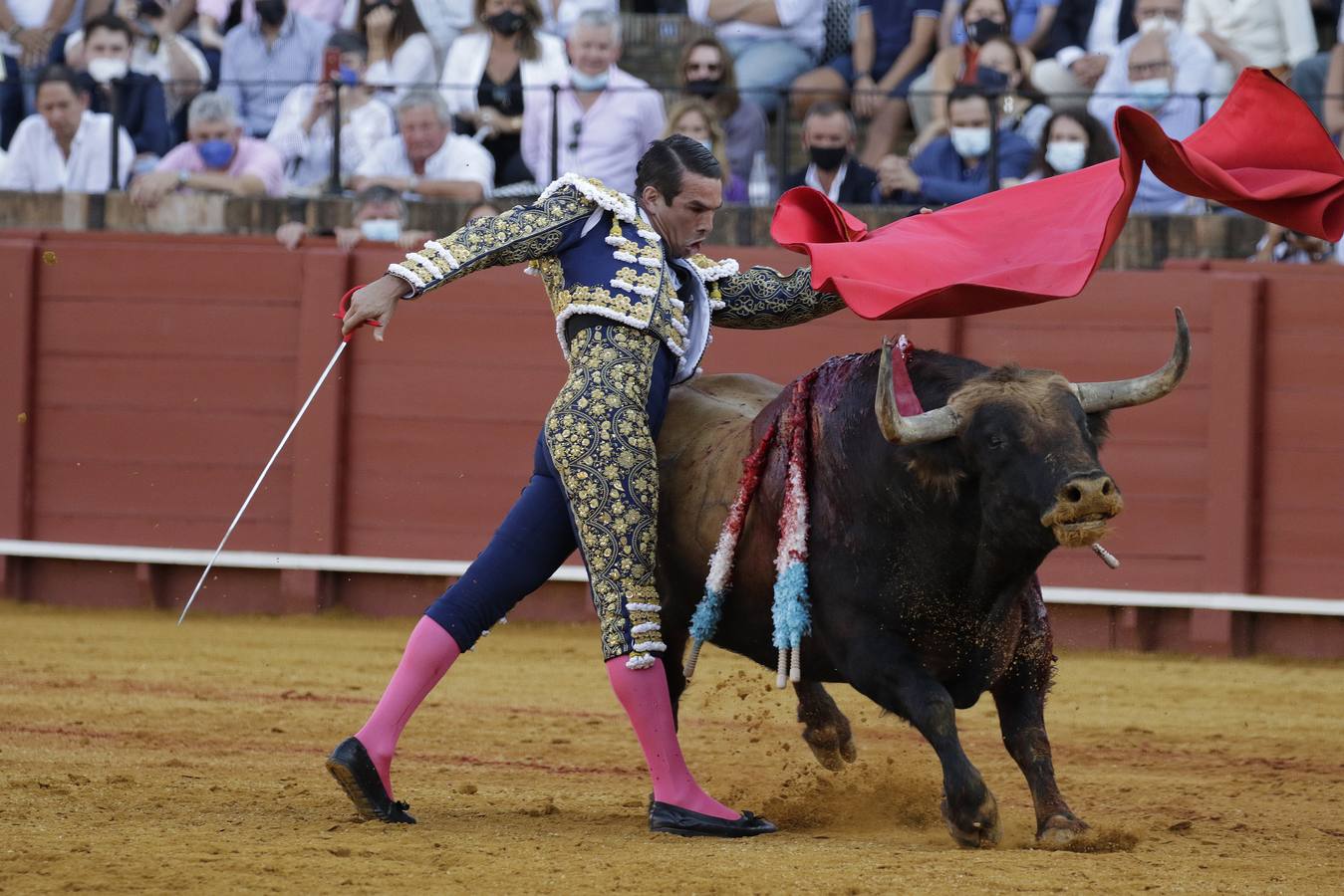 José Mª Manzanares, de azul marino y oro en la Maestrasnza