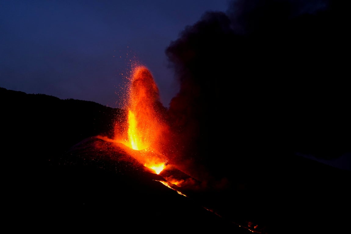 Las imágenes más impactantes del sábado del volcán de La Palma