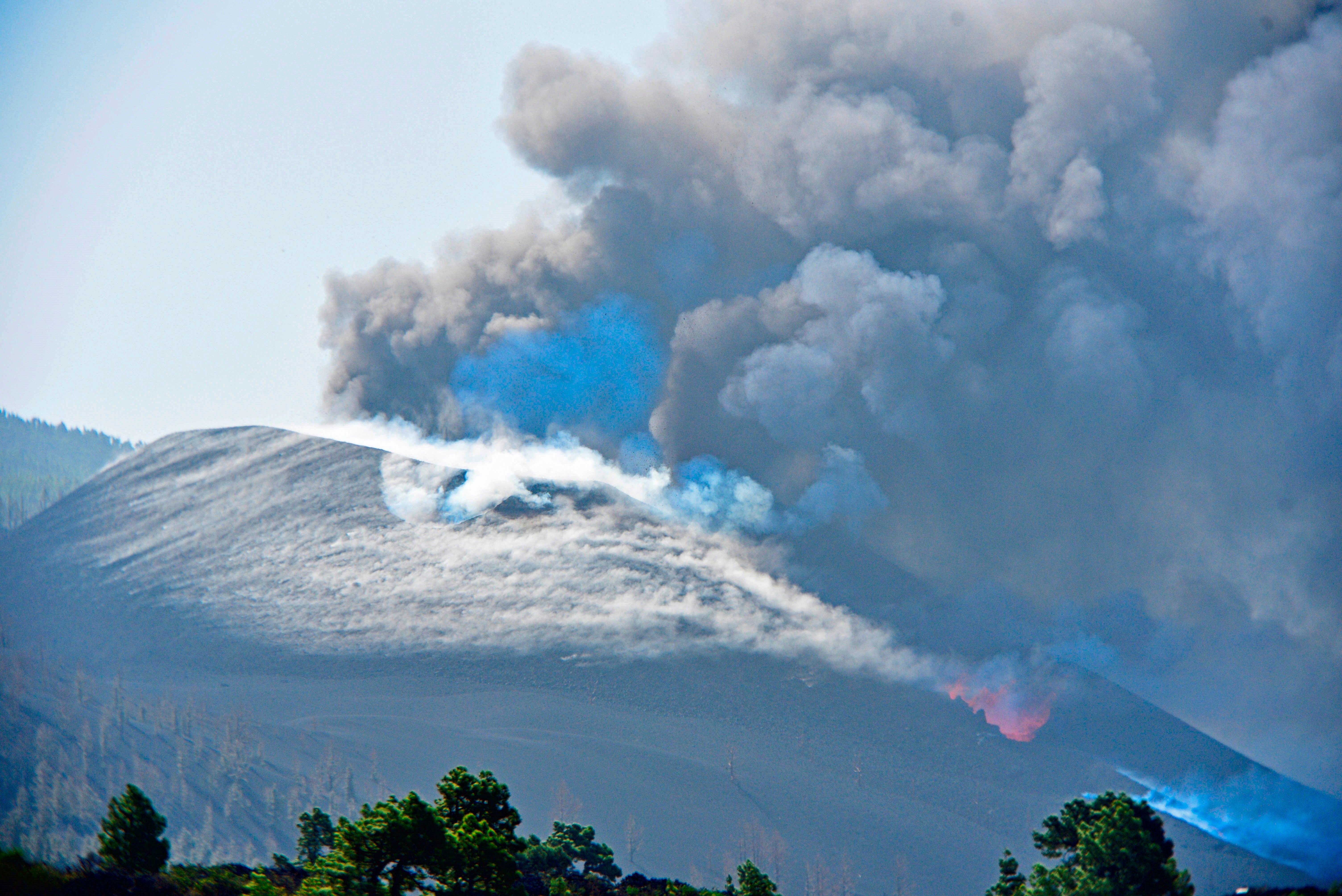 Las imágenes más impactantes del sábado del volcán de La Palma