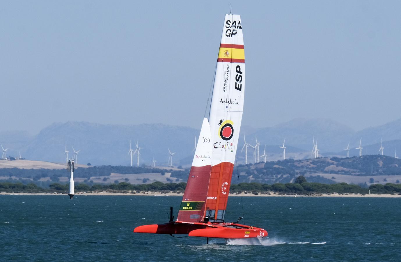 FOTOS: Los catamaranes de la SailGP ya entrenan en aguas de la bahía de Cádiz