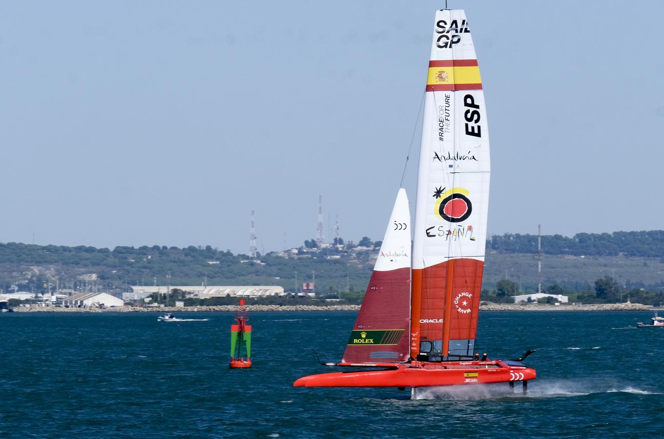 FOTOS: Los catamaranes de la SailGP ya entrenan en aguas de la bahía de Cádiz