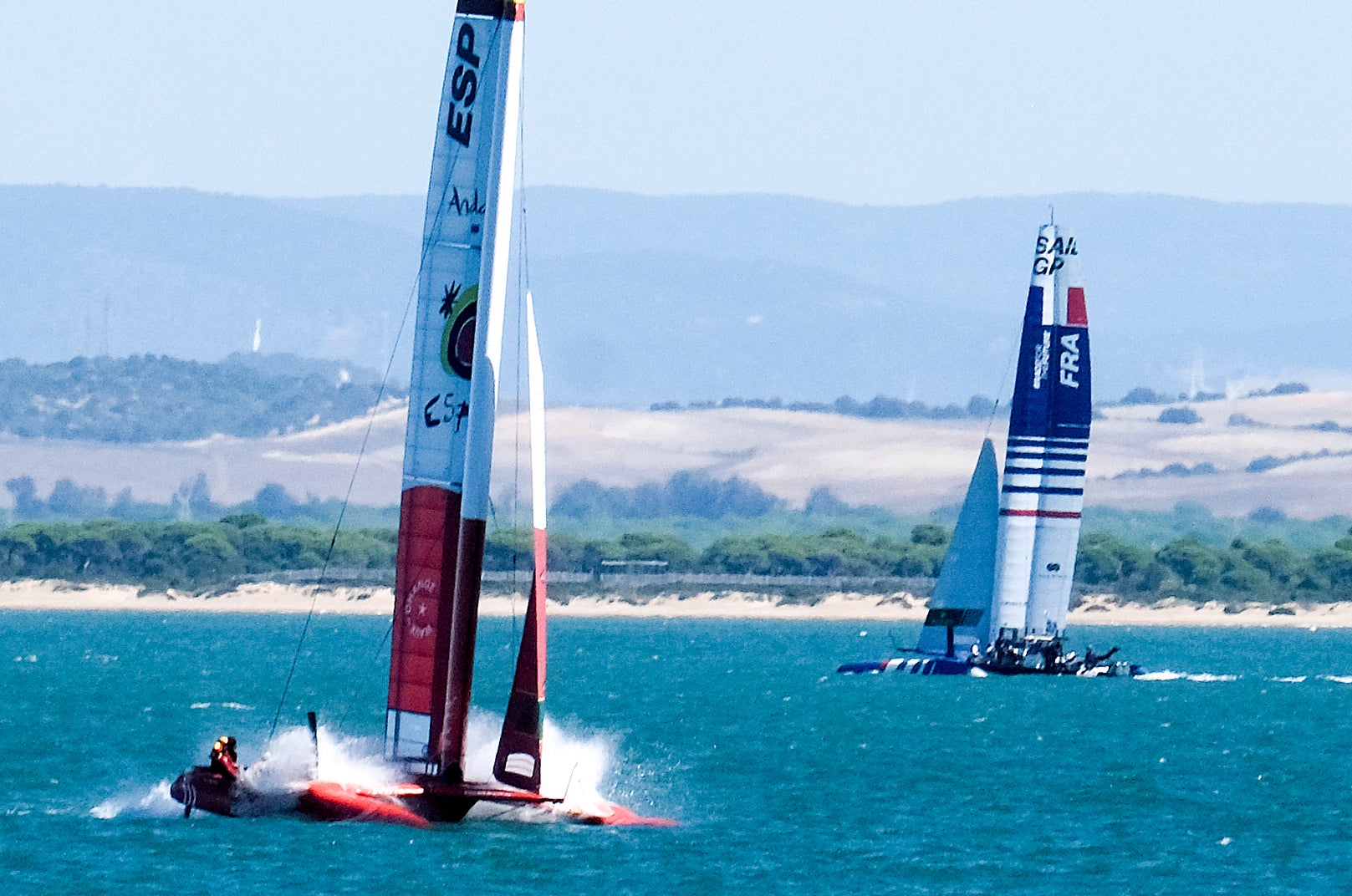 FOTOS: Los catamaranes de la SailGP ya entrenan en aguas de la bahía de Cádiz