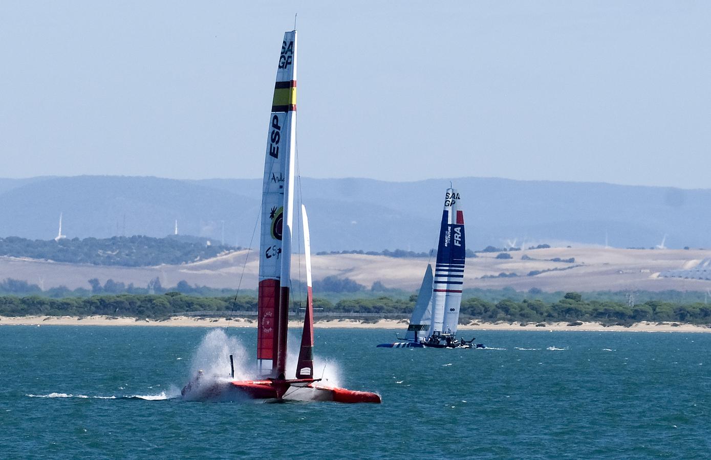 FOTOS: Los catamaranes de la SailGP ya entrenan en aguas de la bahía de Cádiz