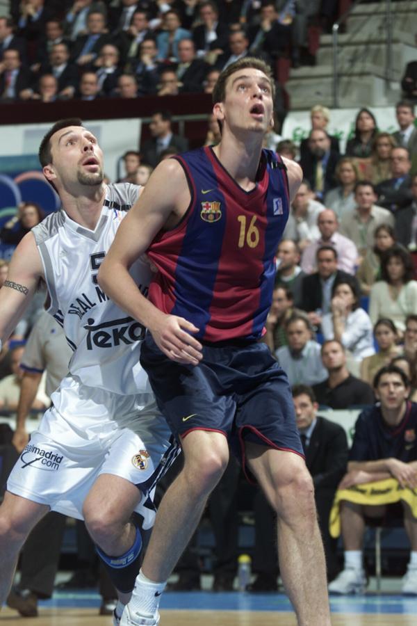 Inicio y final en el Barcelona. La carrera de Pau Gasol comienza en casa, en el Barça, donde juega hasta que da el salto a la NBA. Allí volvería veinte años después para jugar otra media temporada de azulgrana