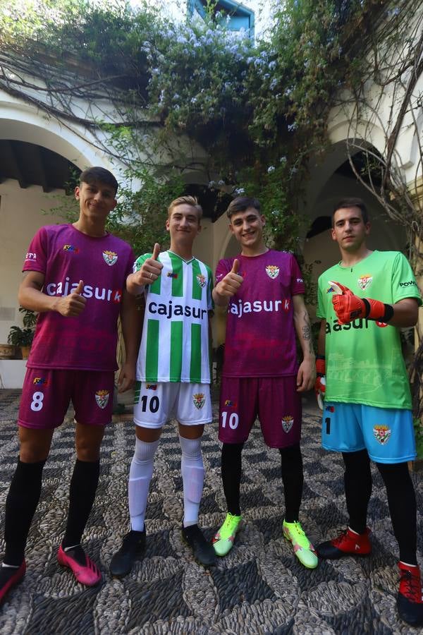 El guiño a Córdoba en la presentación de las camisetas del Atlético Cordobés, en imágenes