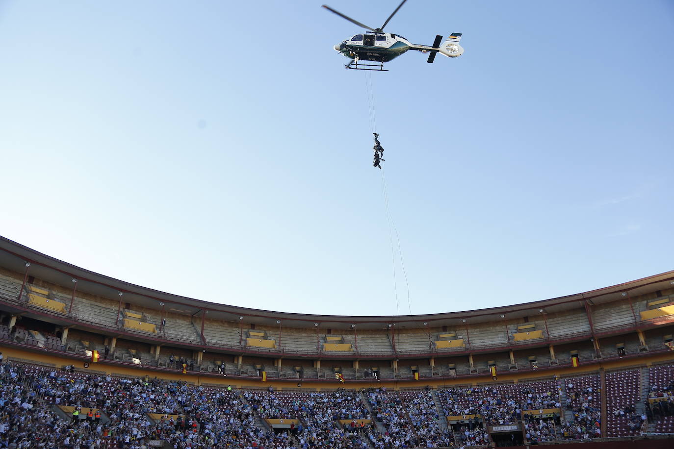 La exhibición de la Guardia Civil en la plaza de toros de Córdoba, en imágenes