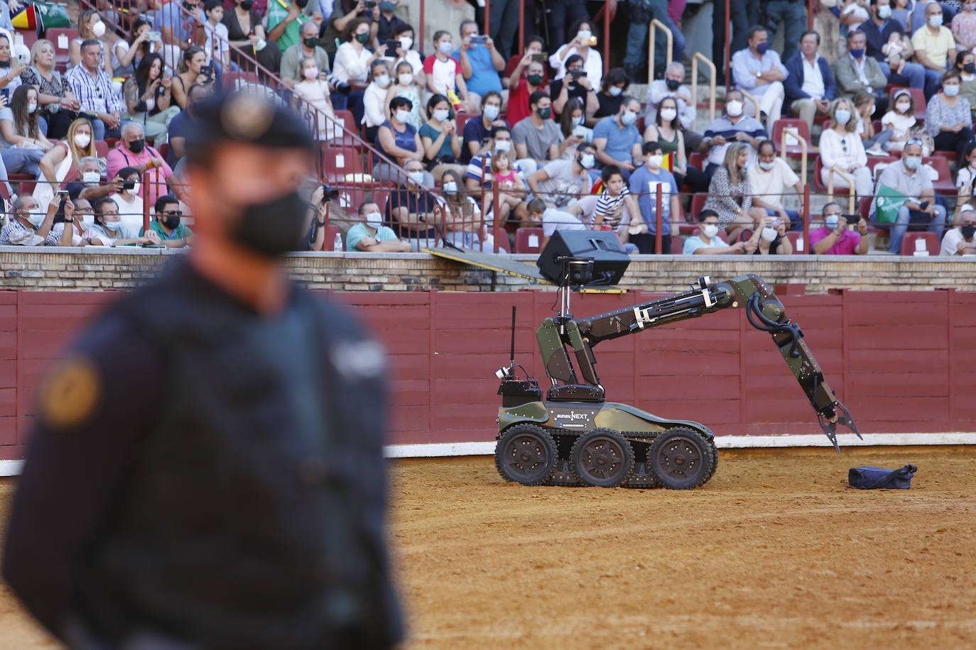 La exhibición de la Guardia Civil en la plaza de toros de Córdoba, en imágenes