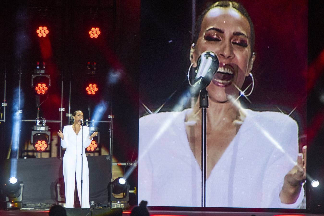 Concierto de Mónica Naranjo en el Icónica Sevilla Fest, en imágenes