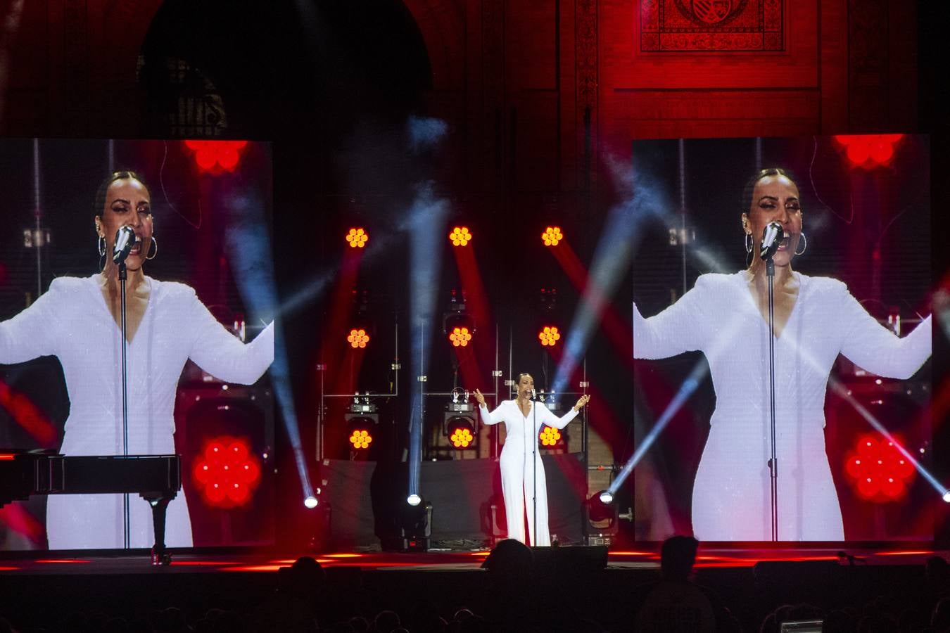 Concierto de Mónica Naranjo en el Icónica Sevilla Fest, en imágenes