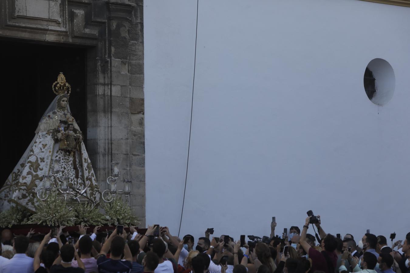 FOTOS: El fervor se desborda en Cádiz con la Virgen del Rosario