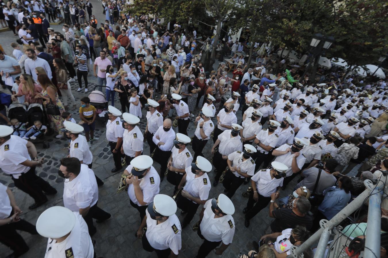 FOTOS: El fervor se desborda en Cádiz con la Virgen del Rosario