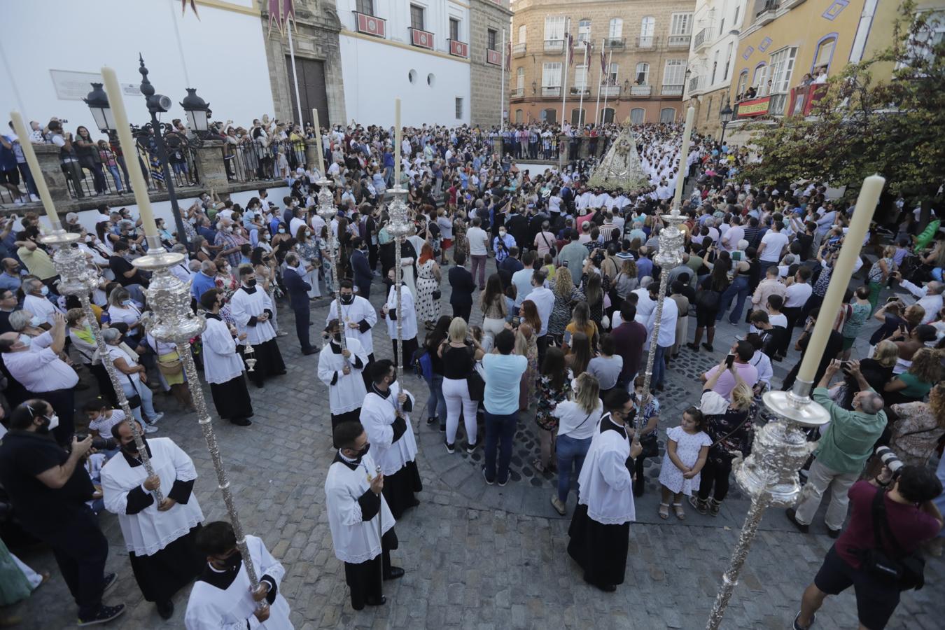 FOTOS: El fervor se desborda en Cádiz con la Virgen del Rosario