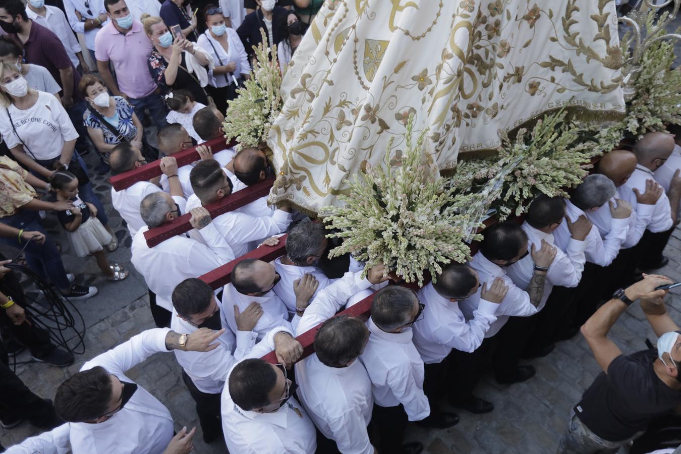 FOTOS: El fervor se desborda en Cádiz con la Virgen del Rosario