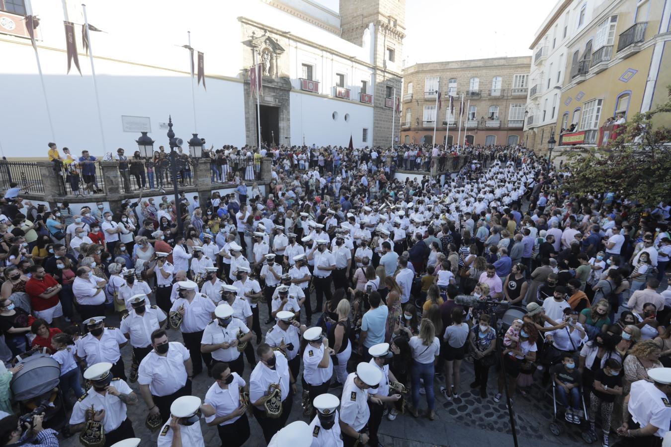 FOTOS: El fervor se desborda en Cádiz con la Virgen del Rosario