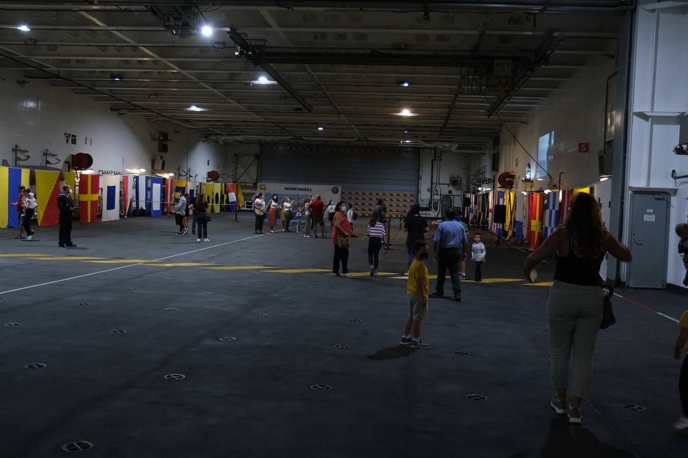 FOTOS: Así ha sido la Jornada de Puertas Abiertas en el buque portaeronaves &#039;Juan Carlos I&#039;