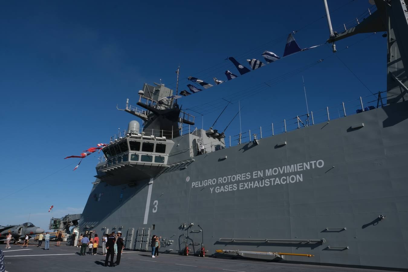 FOTOS: Así ha sido la Jornada de Puertas Abiertas en el buque portaeronaves &#039;Juan Carlos I&#039;