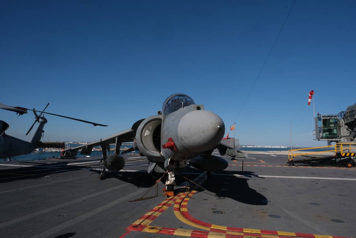 FOTOS: Así ha sido la Jornada de Puertas Abiertas en el buque portaeronaves &#039;Juan Carlos I&#039;