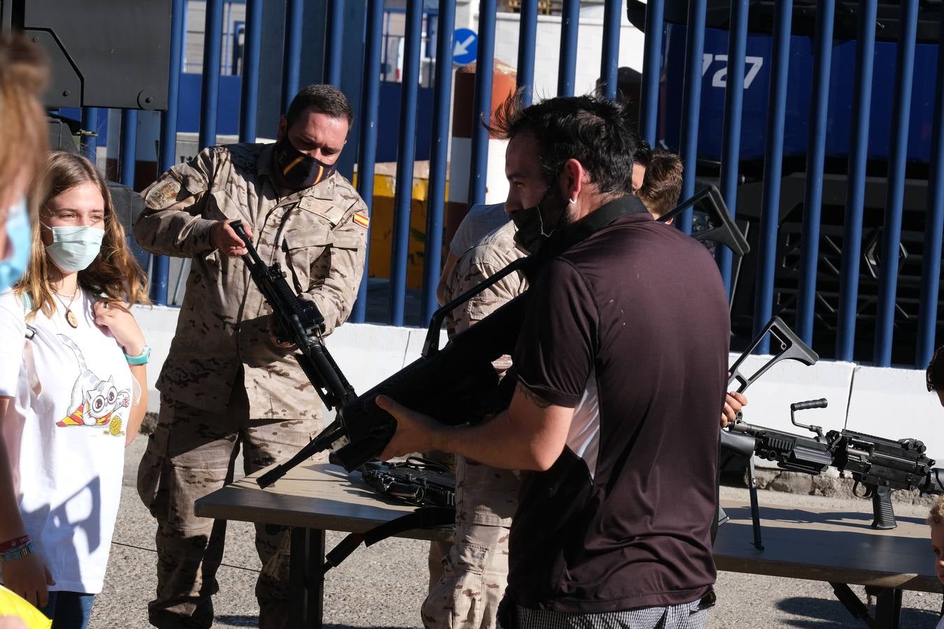 FOTOS: Así ha sido la Jornada de Puertas Abiertas en el buque portaeronaves &#039;Juan Carlos I&#039;