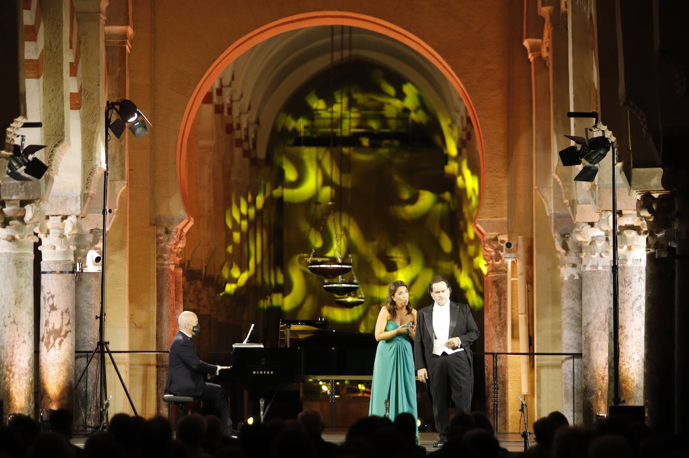 El recital lírico en la Mezquita-Catedral de Córdoba, en imágenes