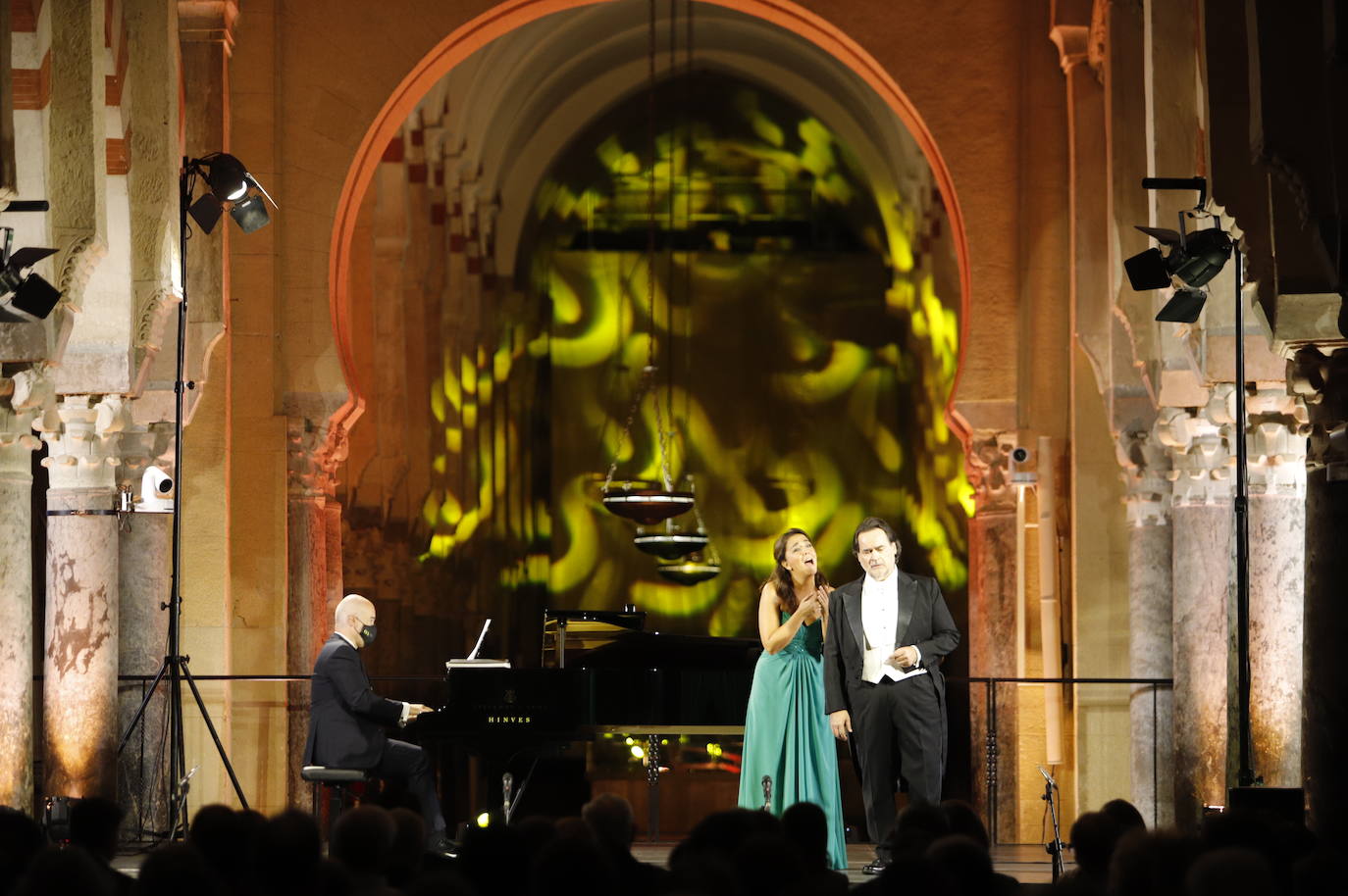 El recital lírico en la Mezquita-Catedral de Córdoba, en imágenes