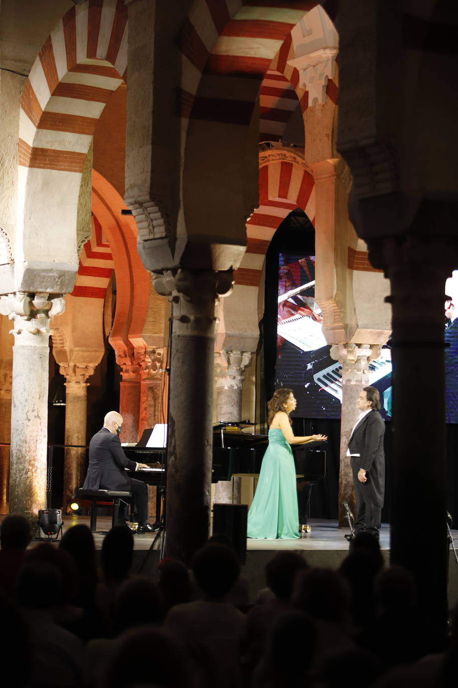 El recital lírico en la Mezquita-Catedral de Córdoba, en imágenes