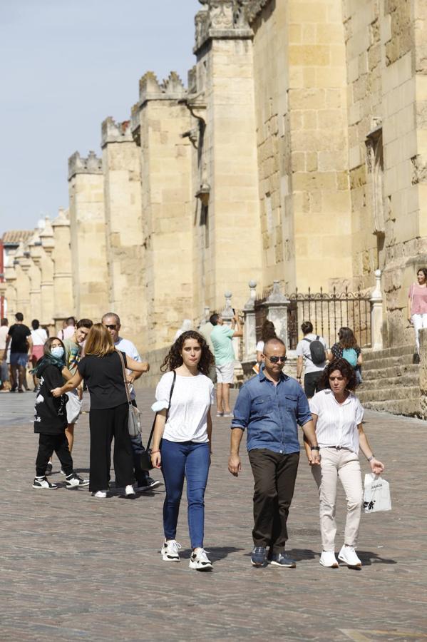 El turismo en Córdoba en el Puente del Pilar, en imágenes