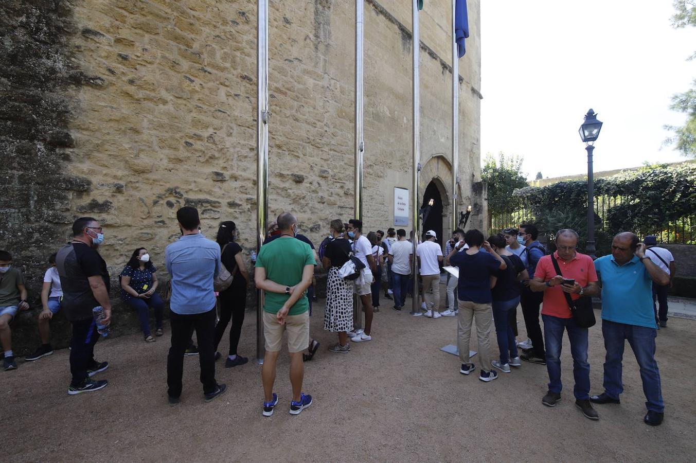 El turismo en Córdoba en el Puente del Pilar, en imágenes